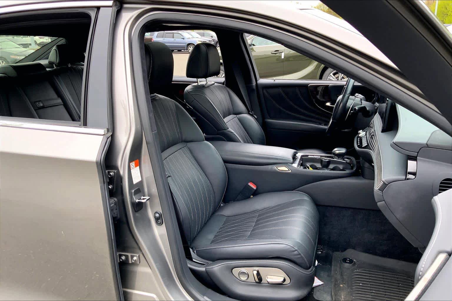 Used 2023 Lexus LS 500 AWD w/ Interior Upgrade Package image 9