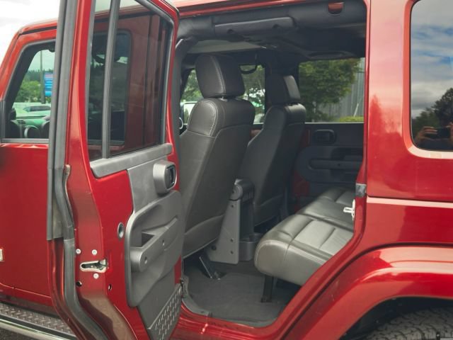 Used 2009 Jeep Wrangler Unlimited Sahara w/ Trailer Tow Group AWD/4WD image 34