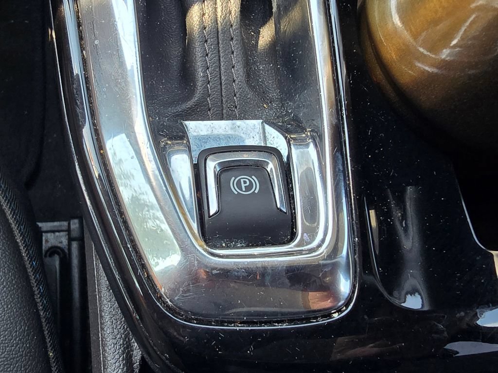 Used 2025 Chevrolet Trax LT FWD image 33