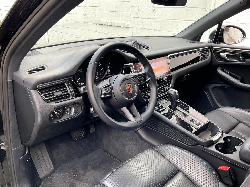 Certified 2023 Porsche Macan AWD/4WD image 4
