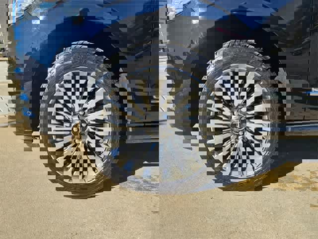 Used 2019 Lincoln Navigator L Reserve image 12