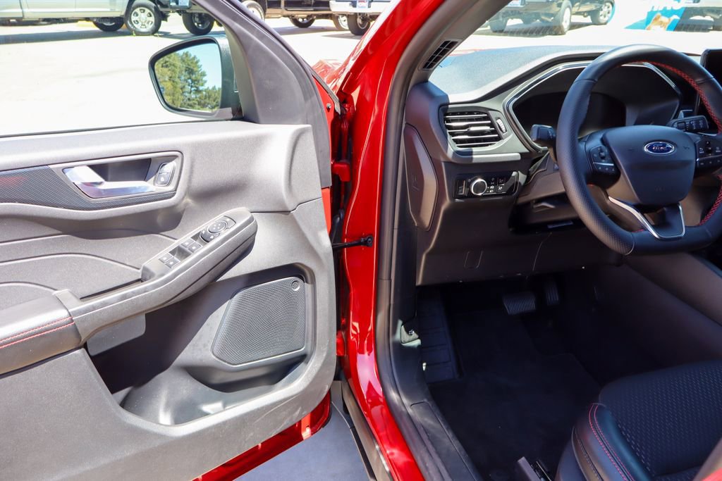 Used 2025 Ford Escape ST-Line w/ Tech Pack #1 AWD/4WD image 13