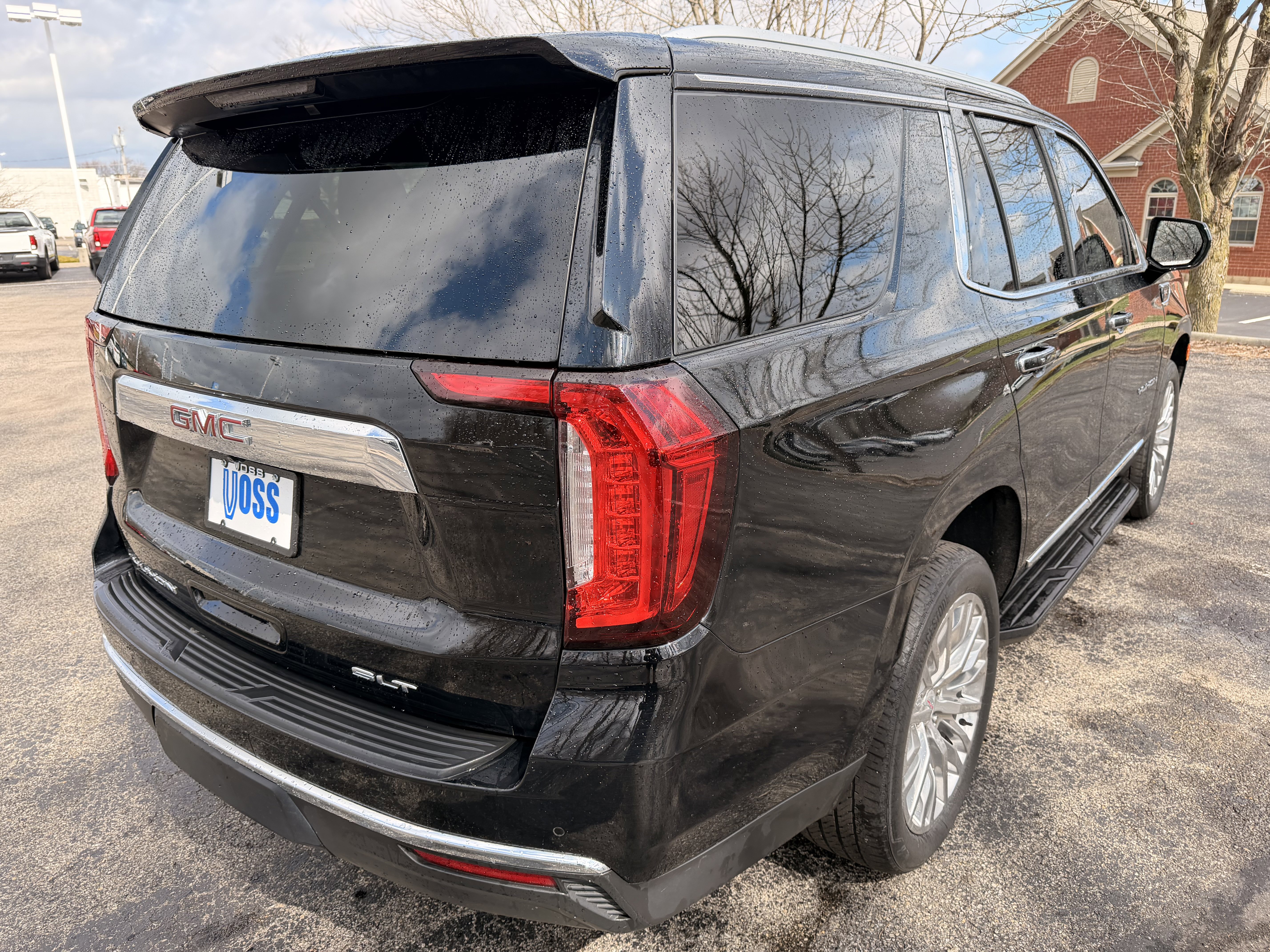 Used 2023 GMC Yukon SLT image 3