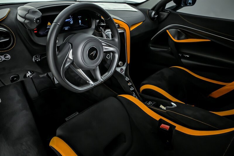 Used 2024 McLaren 750S Spider RWD image 21