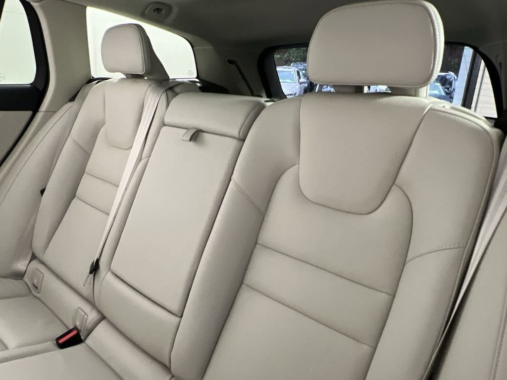 Certified 2025 Volvo V60 B5 Cross Country Plus image 25