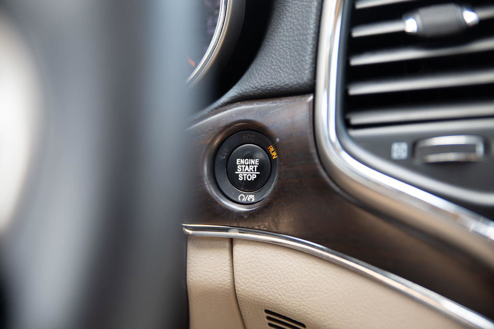 Used 2017 Jeep Grand Cherokee Limited AWD/4WD image 14