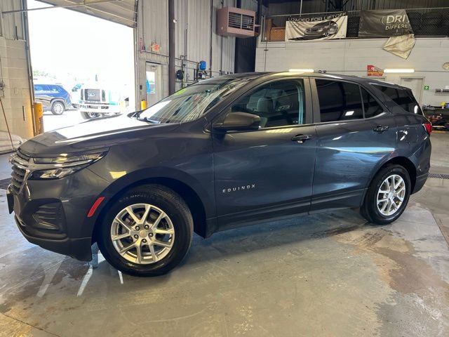 Used 2022 Chevrolet Equinox LS w/ LS Convenience Package FWD image 2