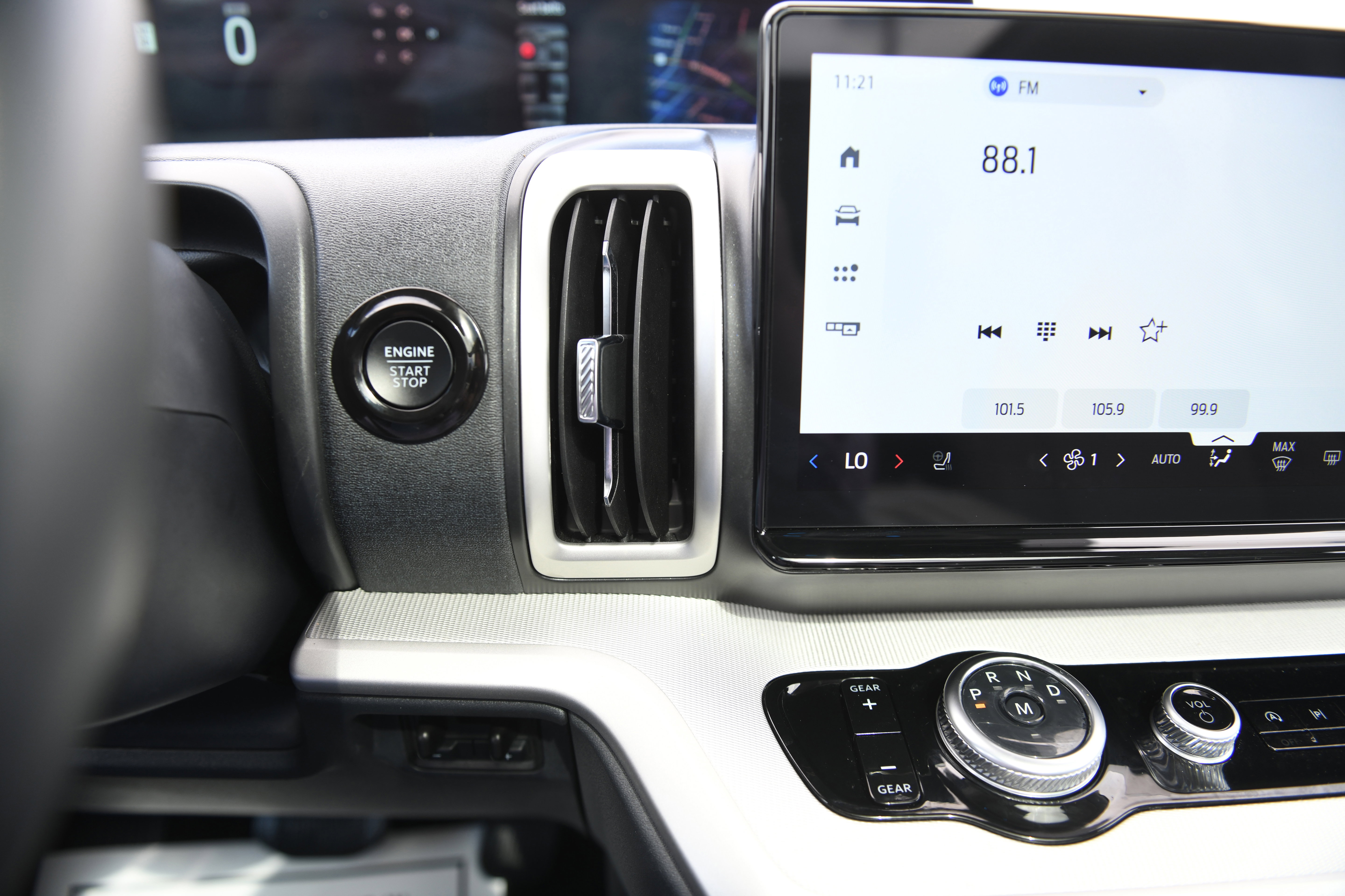 Used 2025 Ford Expedition Active image 23