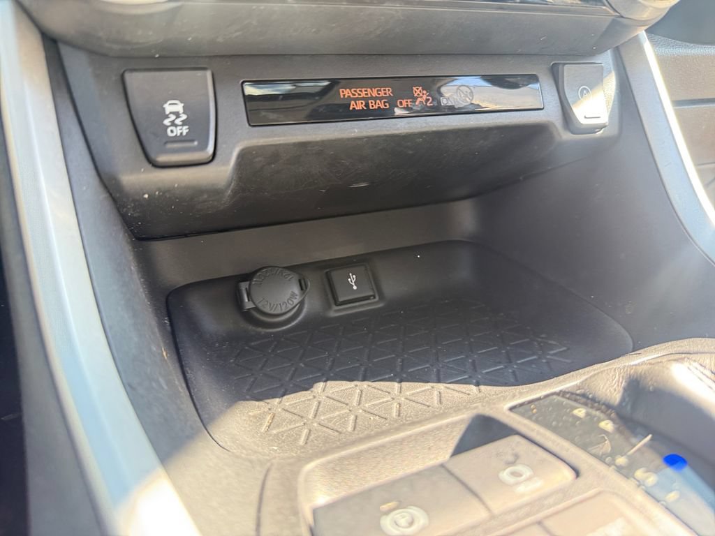 Used 2021 Toyota RAV4 XLE w/ Convenience Package AWD/4WD image 19