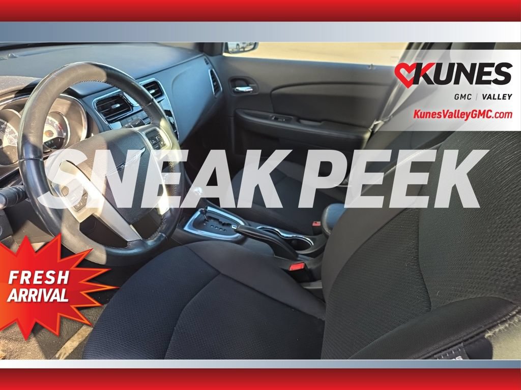 Used 2013 Chrysler 200 Touring FWD image 3