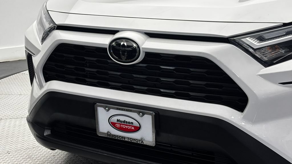 Used 2024 Toyota RAV4 LE AWD/4WD image 2