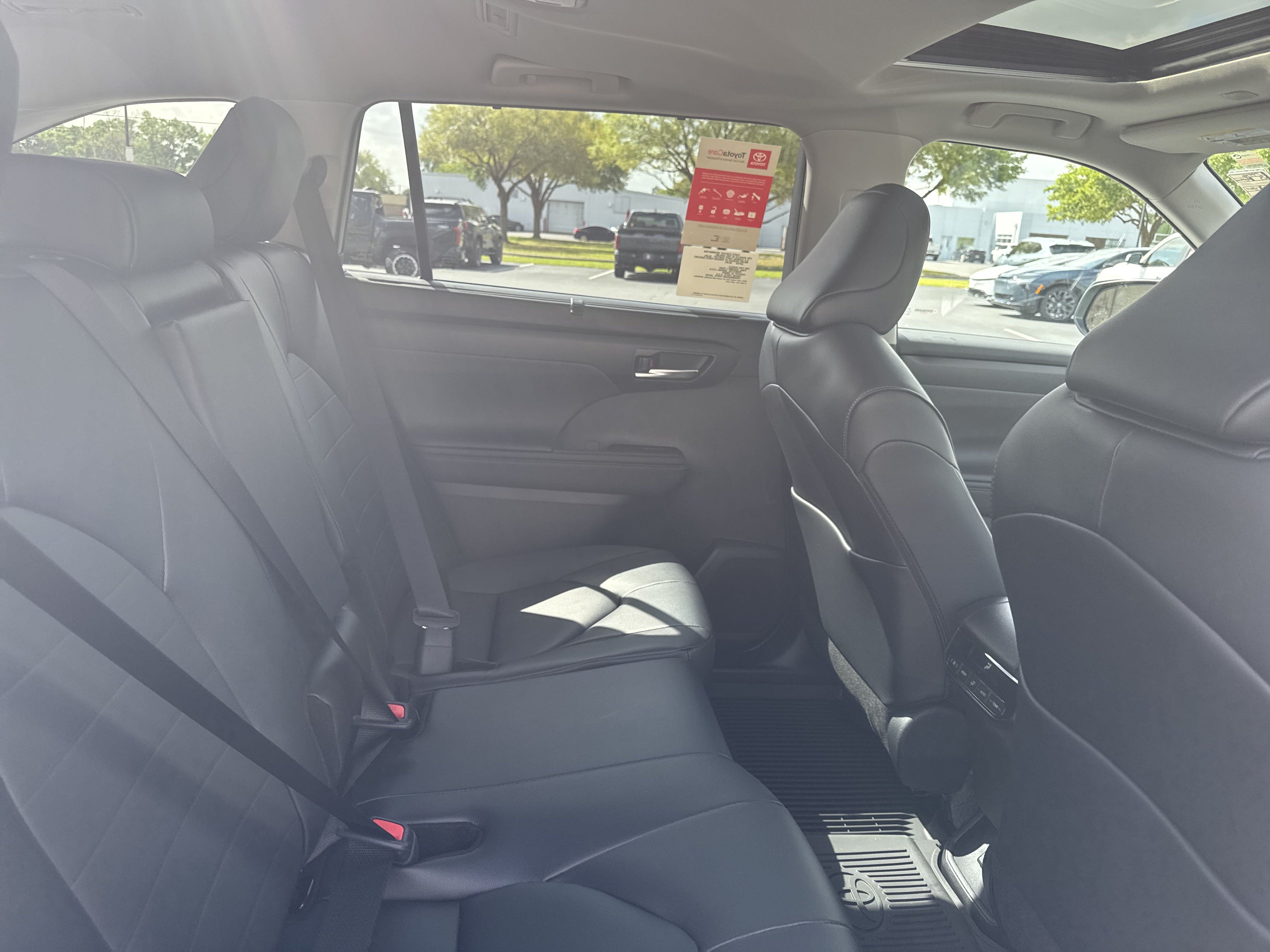 New 2025 Toyota Highlander XLE AWD/4WD image 28