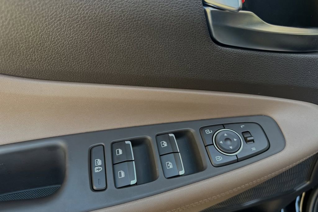 Used 2023 Hyundai Santa Fe SEL Convenience image 8