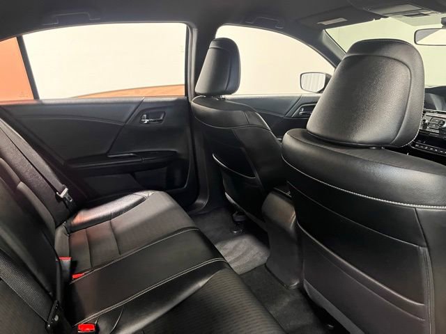Used 2017 Honda Accord Sport image 14