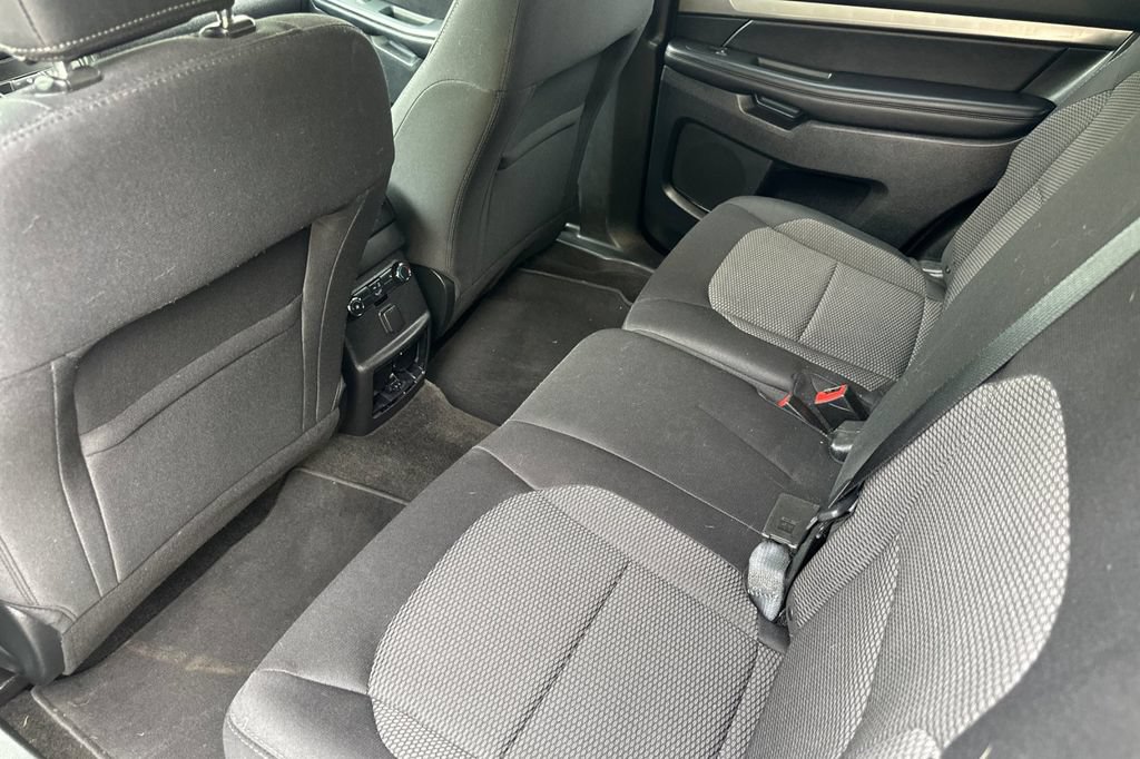 Used 2018 Ford Explorer XLT AWD/4WD image 12