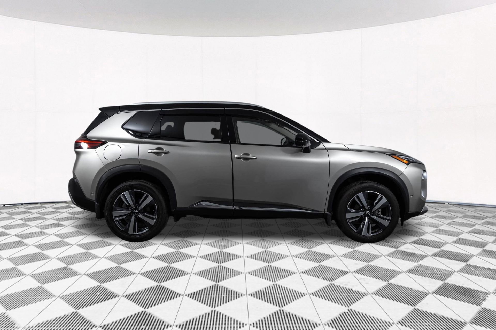 Used 2023 Nissan Rogue Platinum w/ Platinum Premium Package FWD image 22