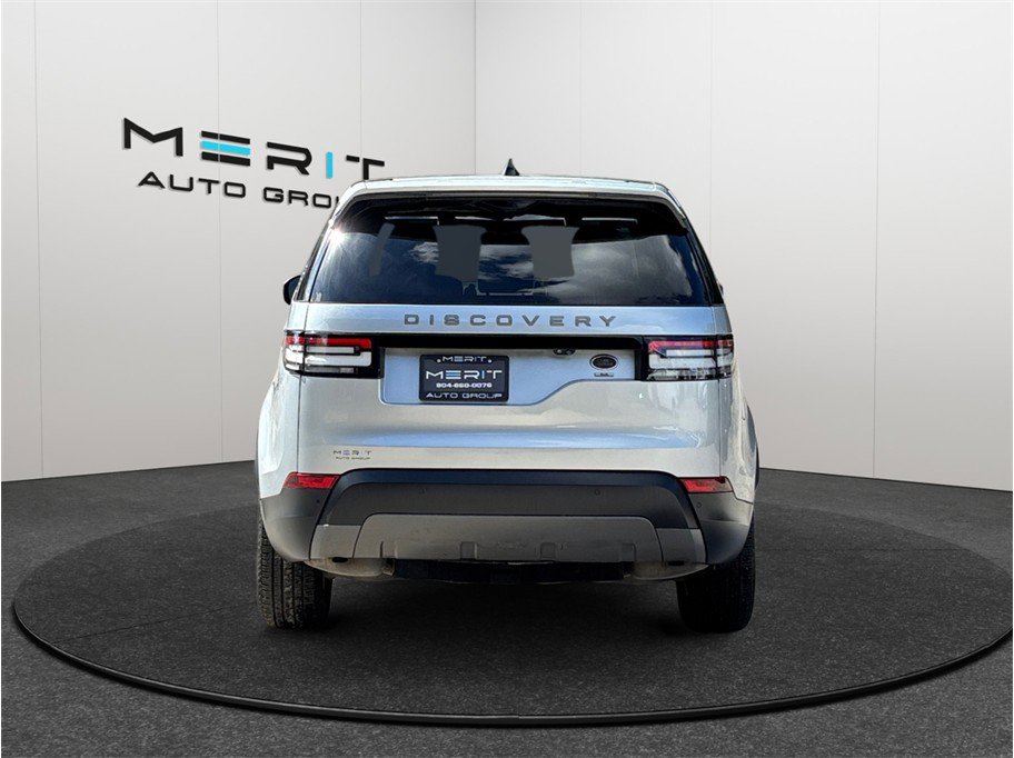 Used 2018 Land Rover Discovery SE image 8