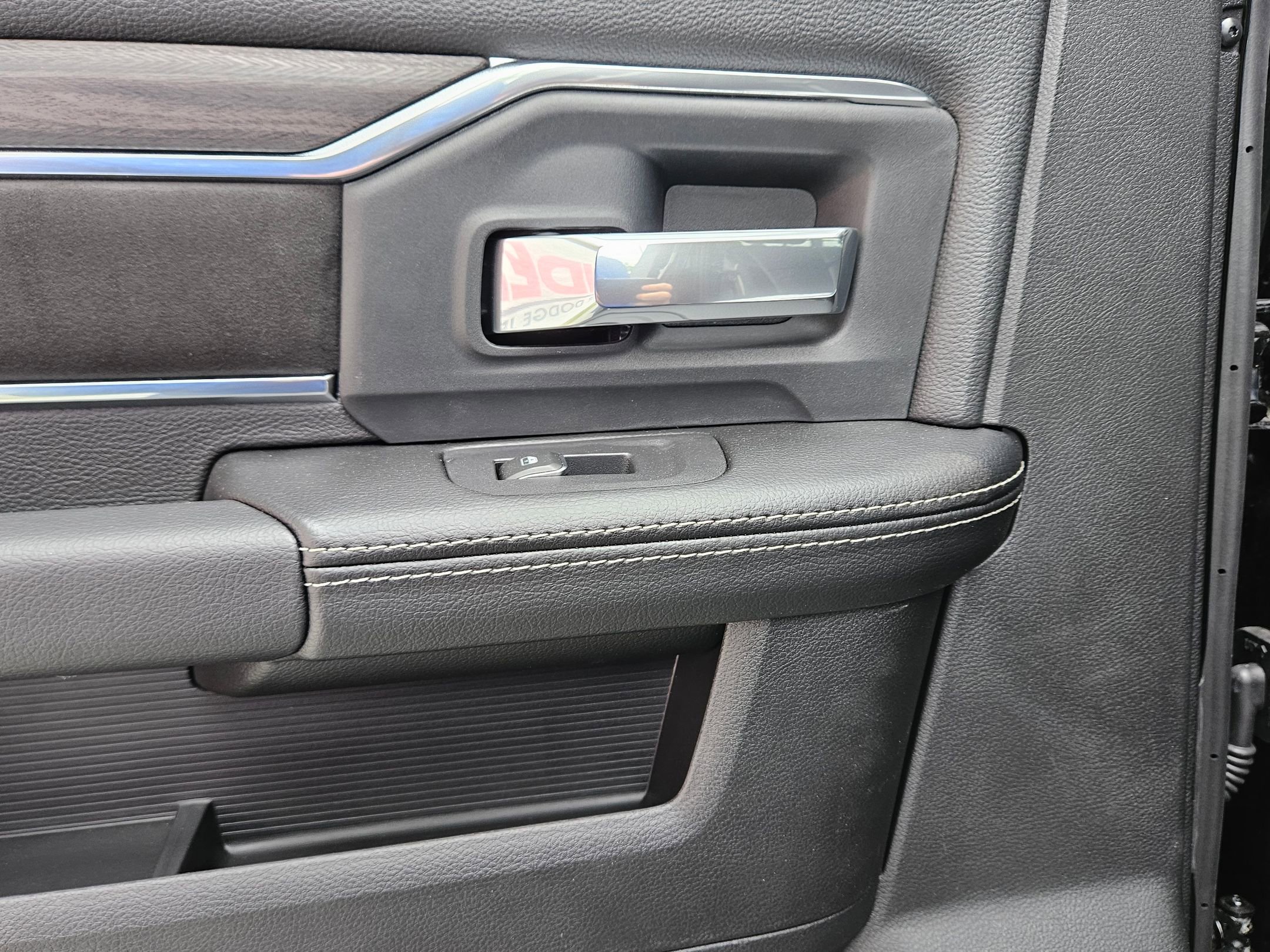 New 2026 RAM 4500 4x4 Crew Cab DRW w/ Laramie Trim Package image 21