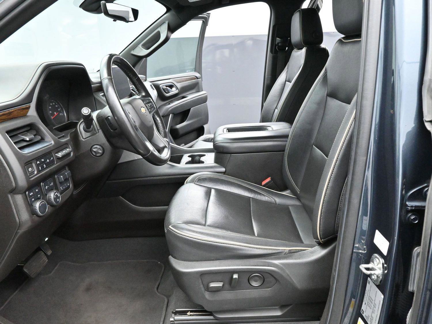 Used 2021 Chevrolet Tahoe Premier w/ Premium Package image 16