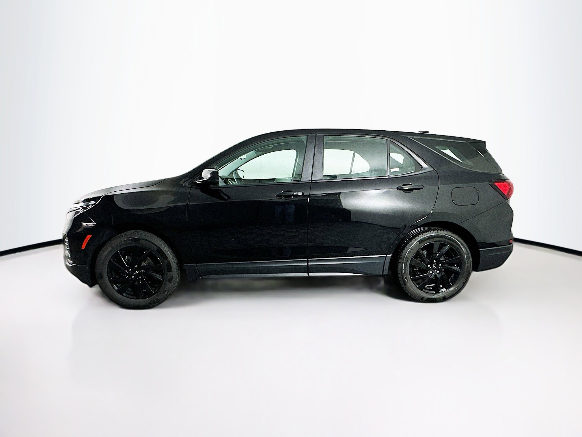 Used 2024 Chevrolet Equinox LS w/ Midnight Edition image 4