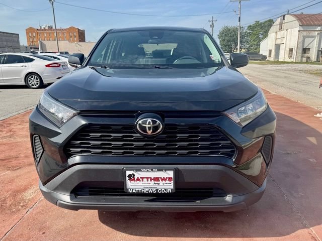 Used 2022 Toyota RAV4 LE AWD/4WD image 2