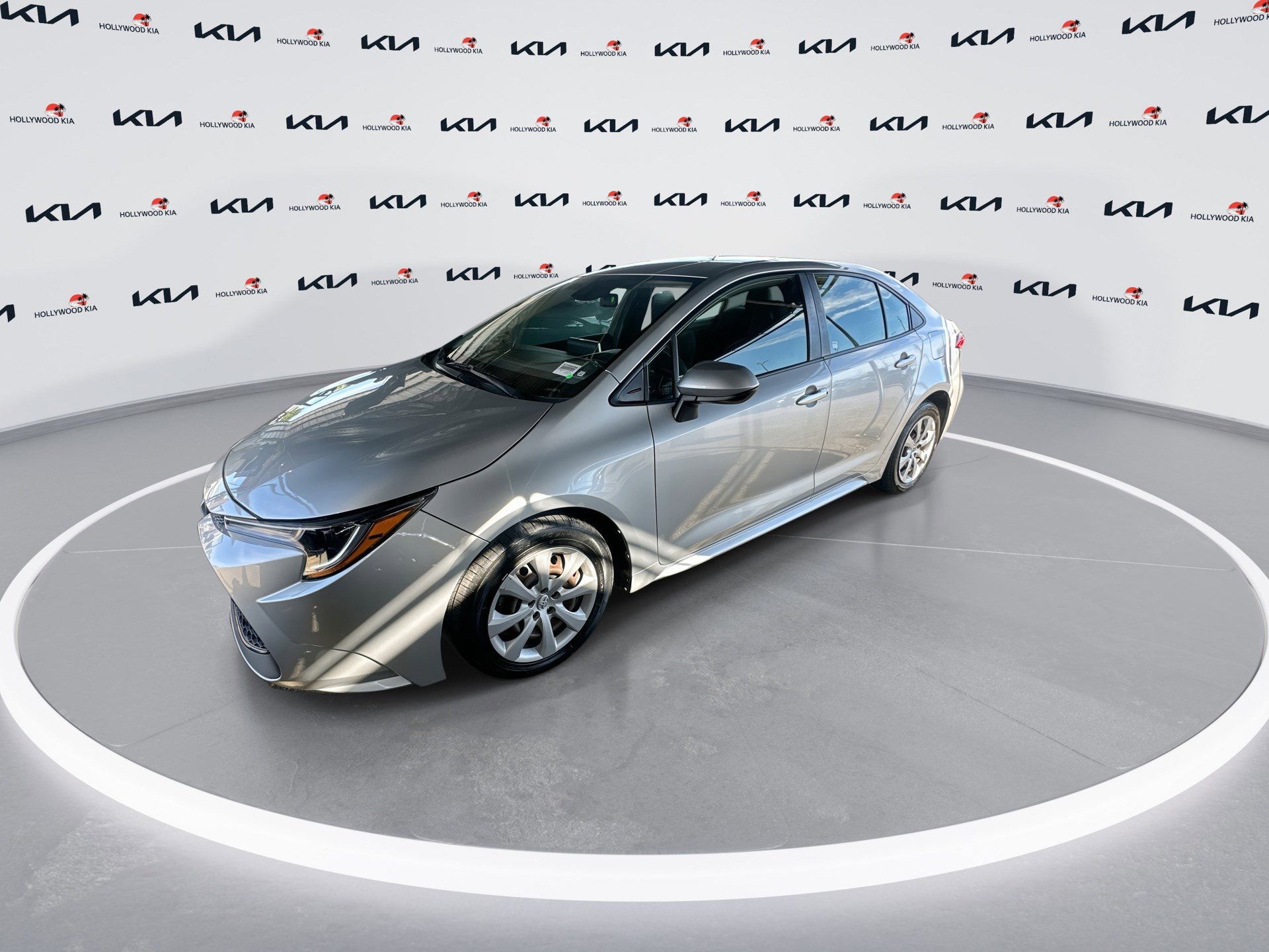 Used 2020 Toyota Corolla LE image 4