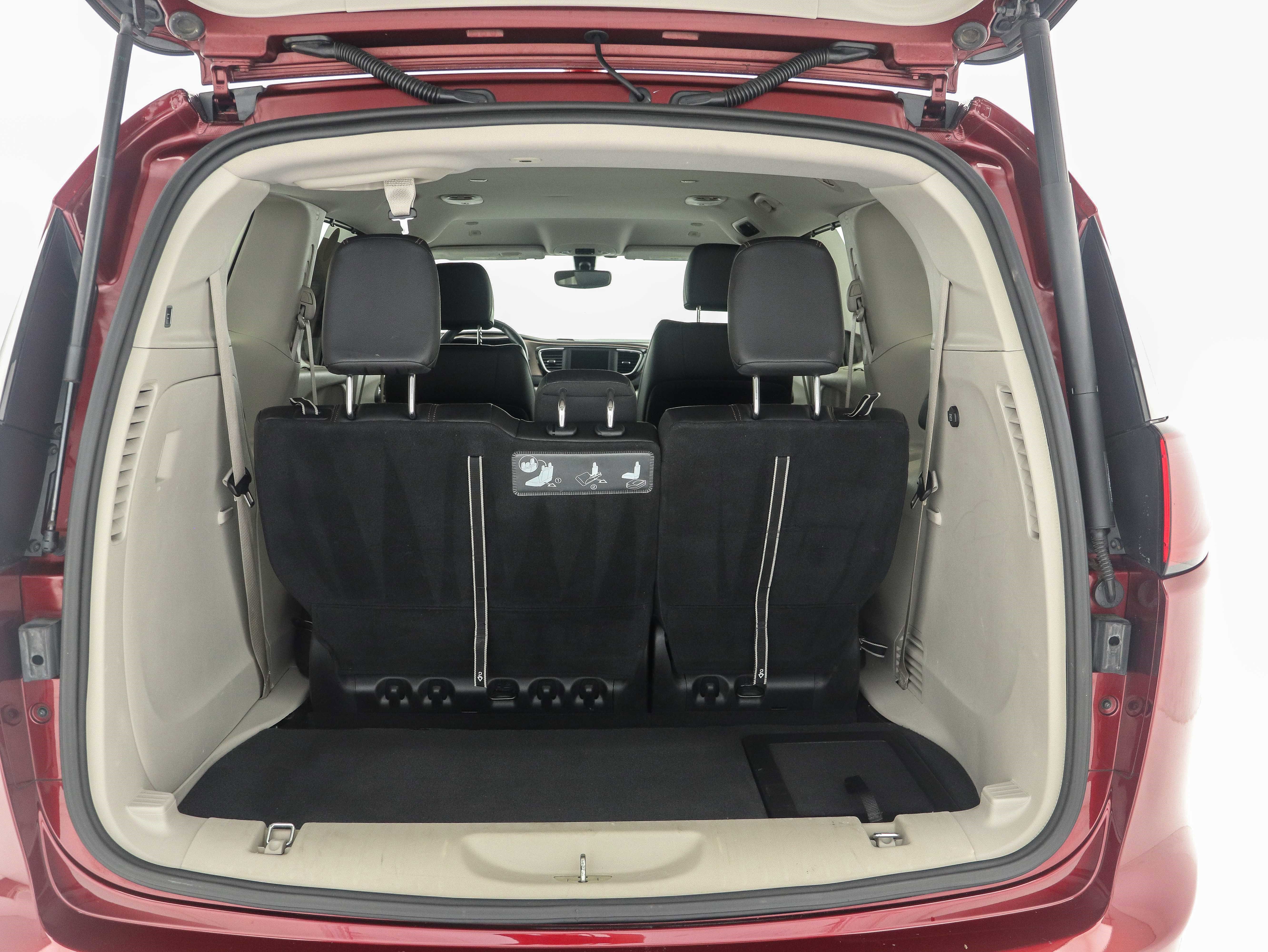 Used 2019 Chrysler Pacifica Touring-L image 12