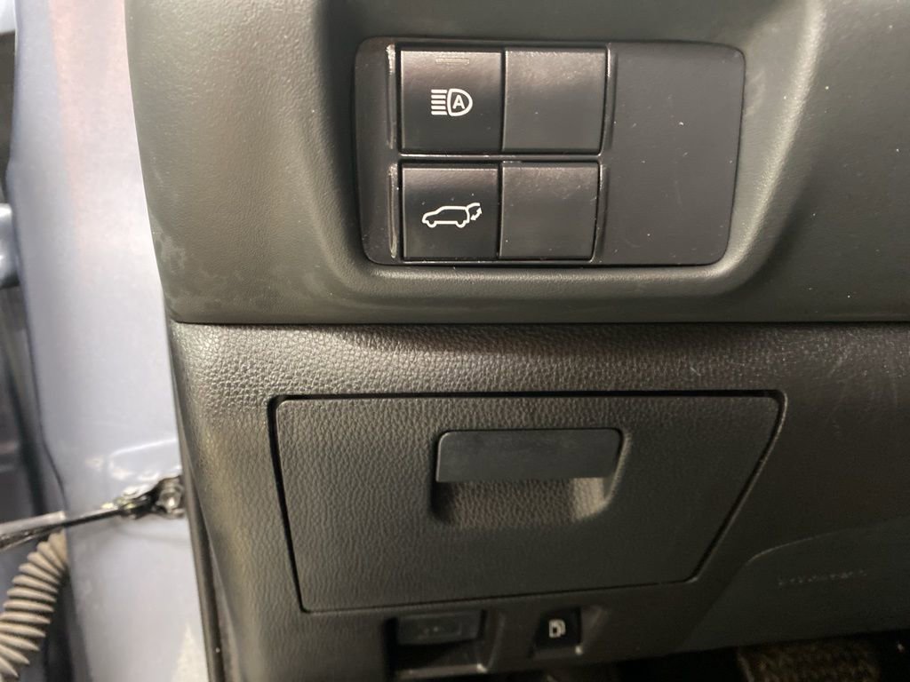 Used 2020 Toyota Highlander LE AWD/4WD image 36