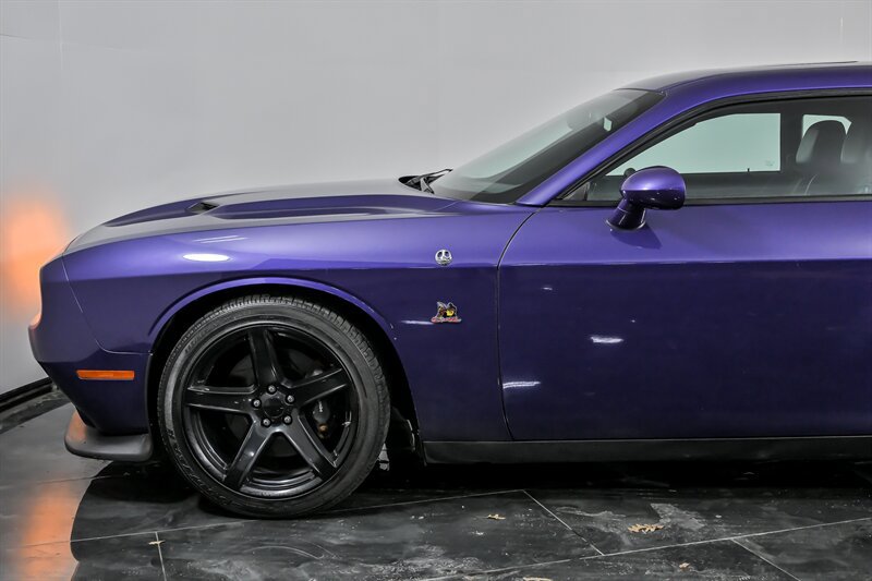 Used 2016 Dodge Challenger R/T Scat Pack w/ Leather Interior Group image 6