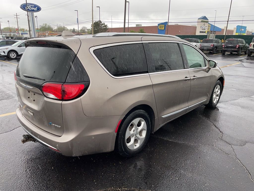 Used 2017 Chrysler Pacifica Platinum FWD image 5