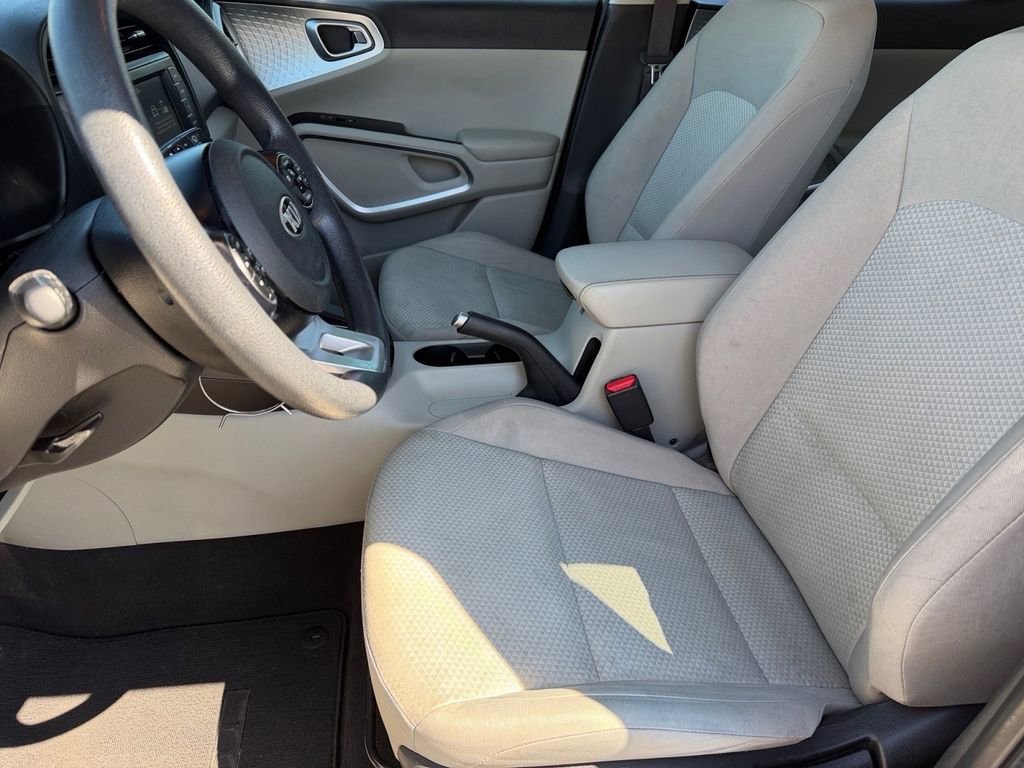 Used 2020 Kia Soul LX image 9