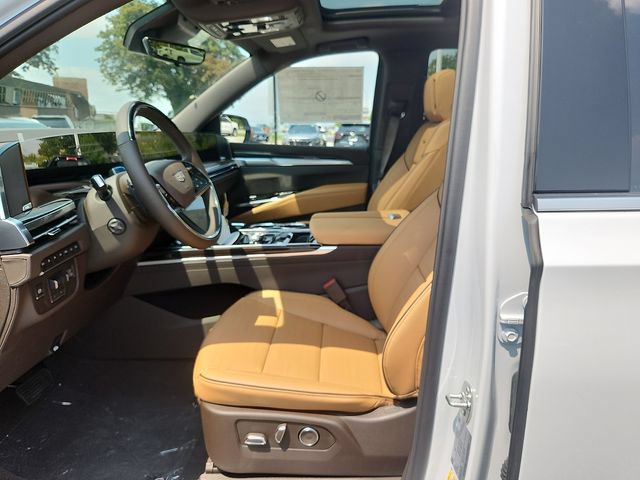 New 2026 Cadillac Escalade Luxury w/ Touring Package AWD/4WD image 9