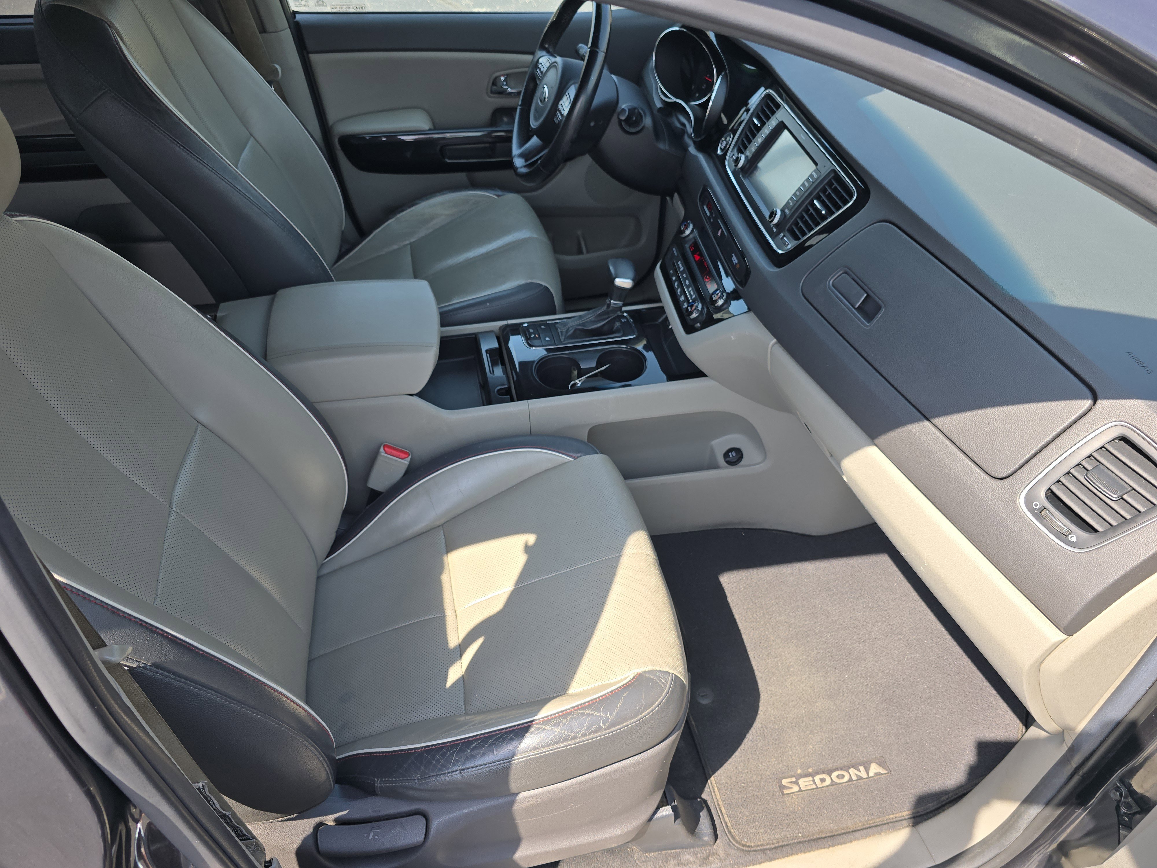 Used 2017 Kia Sedona EX image 27