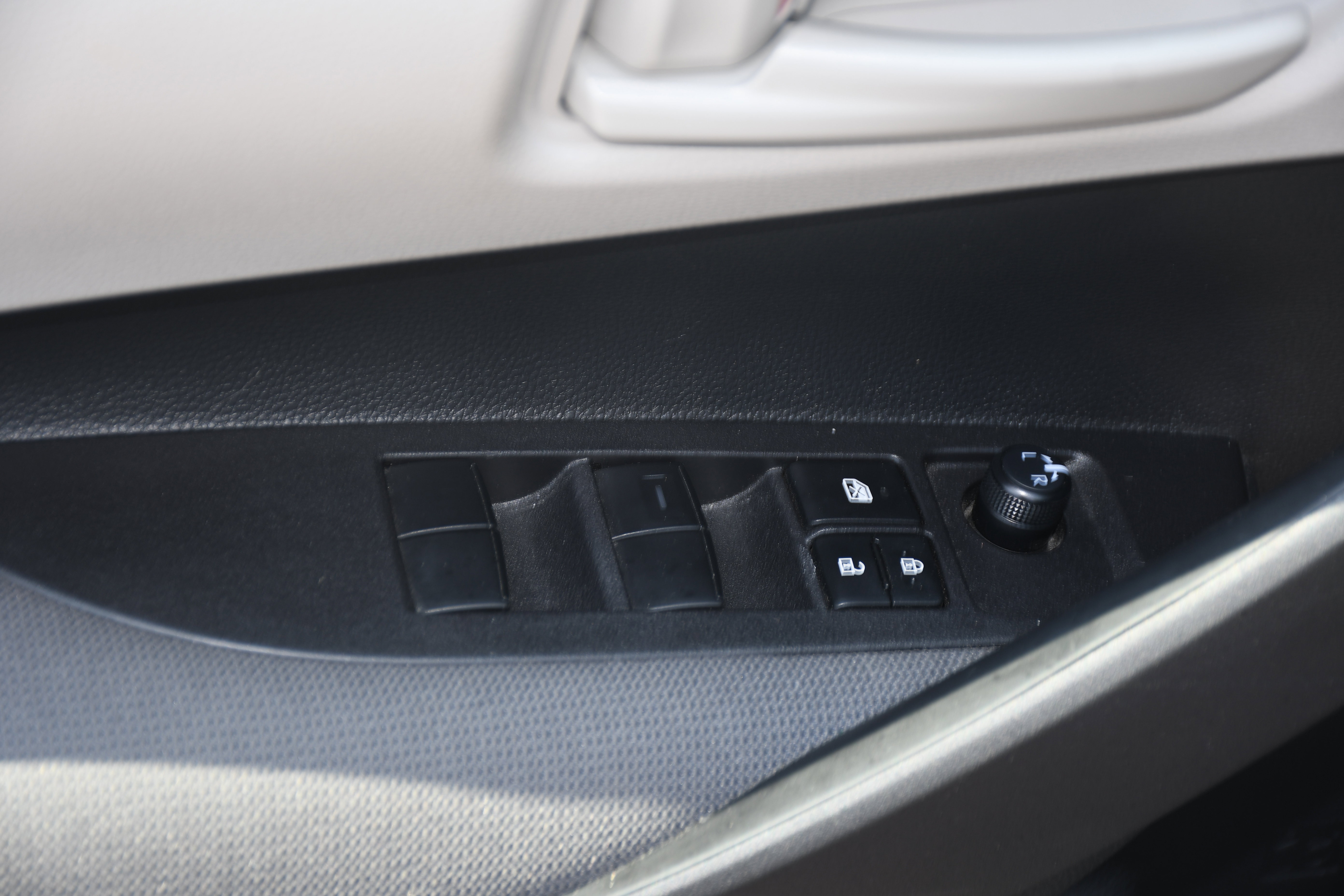 Used 2025 Toyota Corolla LE FWD image 10