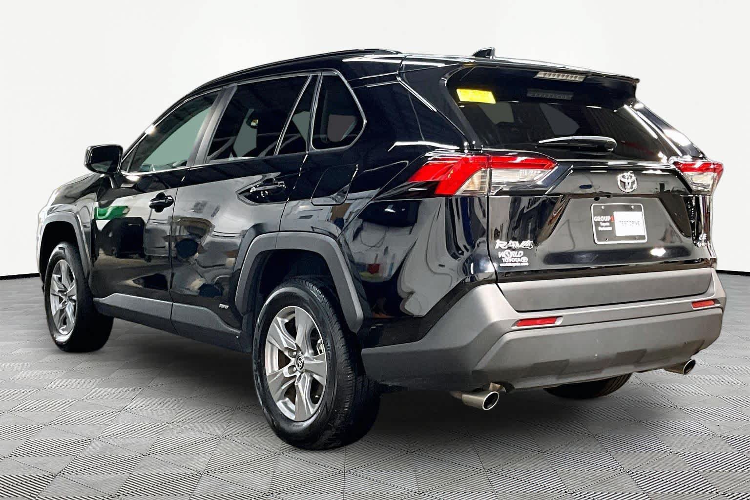 Used 2025 Toyota RAV4 LE AWD/4WD image 12