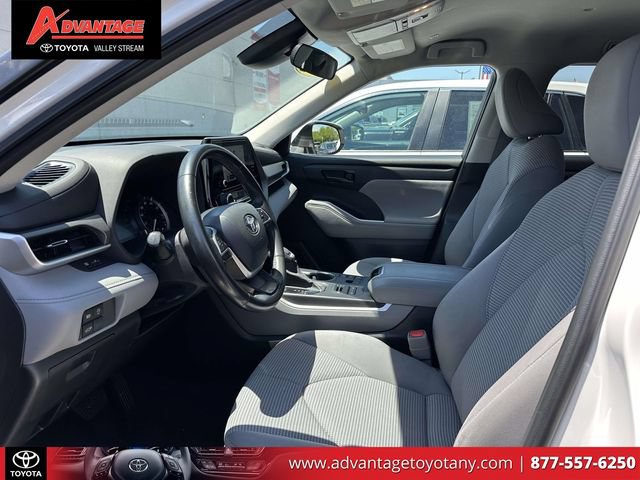 Used 2023 Toyota Highlander LE AWD/4WD image 20
