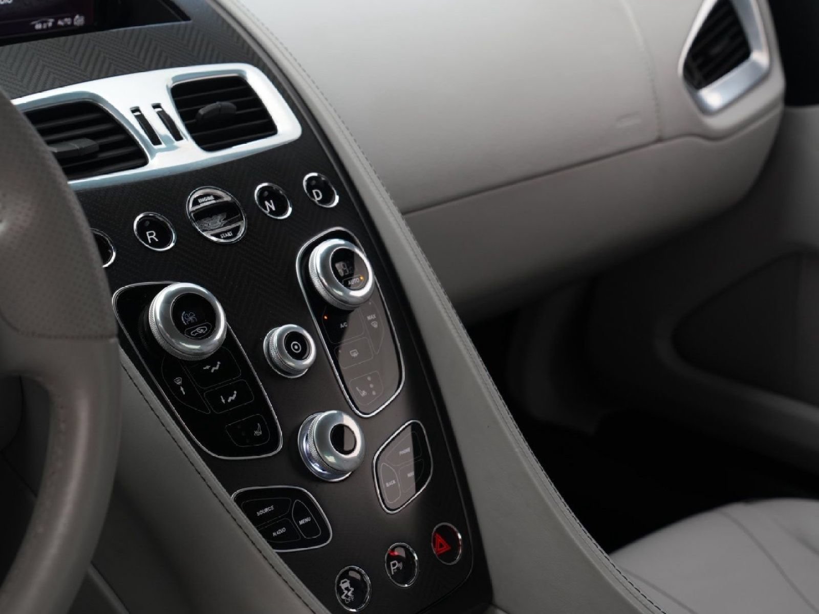 Used 2016 Aston Martin Vanquish Coupe RWD image 37