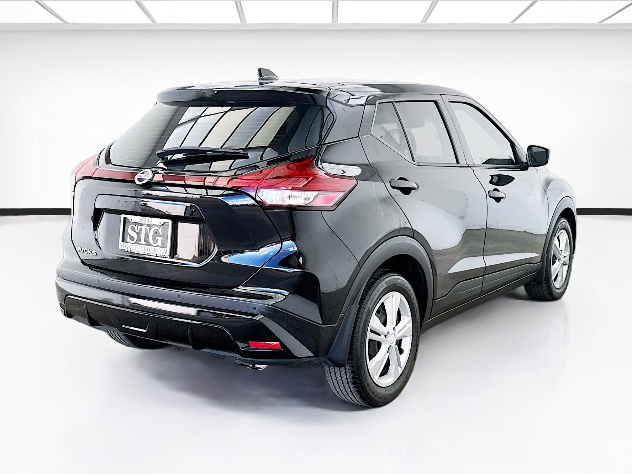 Used 2021 Nissan Kicks S FWD image 4