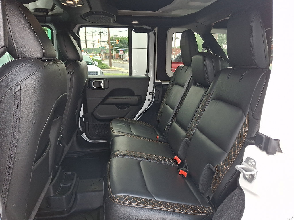 Used 2022 Jeep Wrangler Unlimited Sahara AWD/4WD image 14