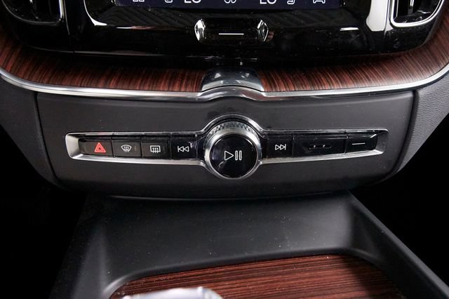 Certified 2023 Volvo XC60 B6 Ultimate w/ Climate Package AWD/4WD image 18