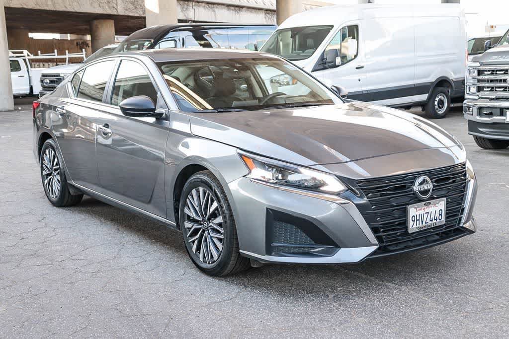 Used 2024 Nissan Altima 2.5 SV FWD image 4