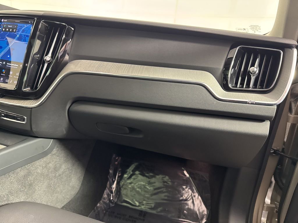 Used 2025 Volvo XC60 B5 Plus image 10