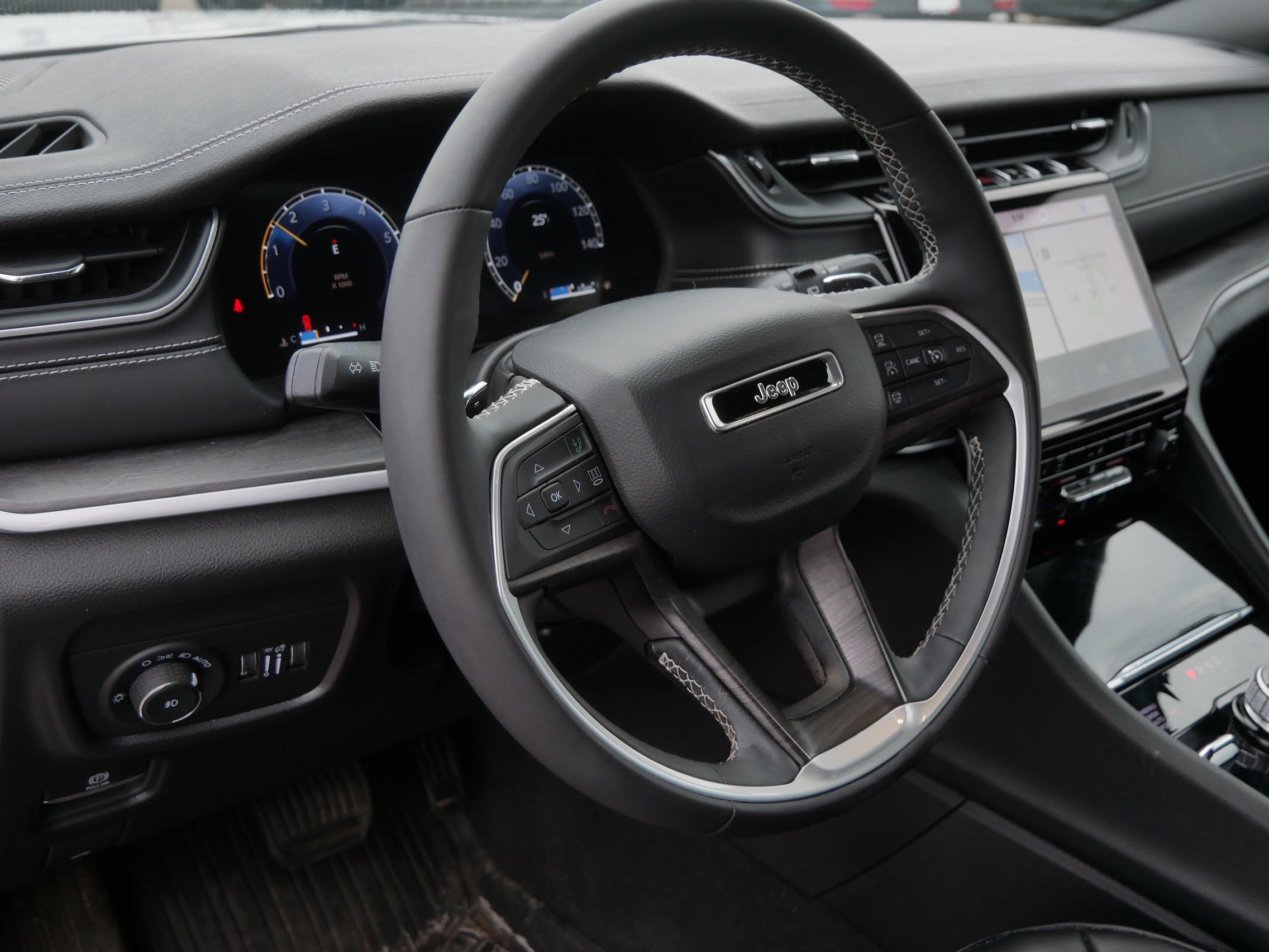 Used 2024 Jeep Grand Cherokee Limited w/ Trailer Tow Package image 19