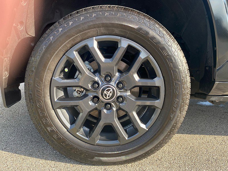 Used 2025 Toyota Sequoia Platinum image 11