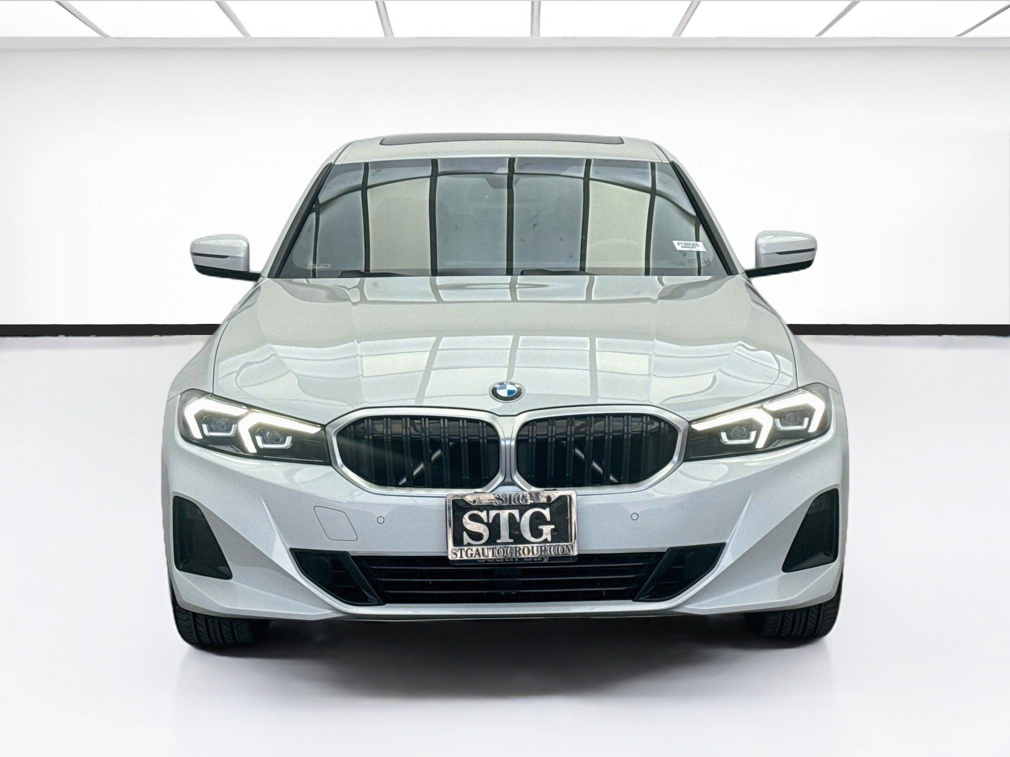 Used 2024 BMW 330i Sedan w/ Convenience Package RWD image 2