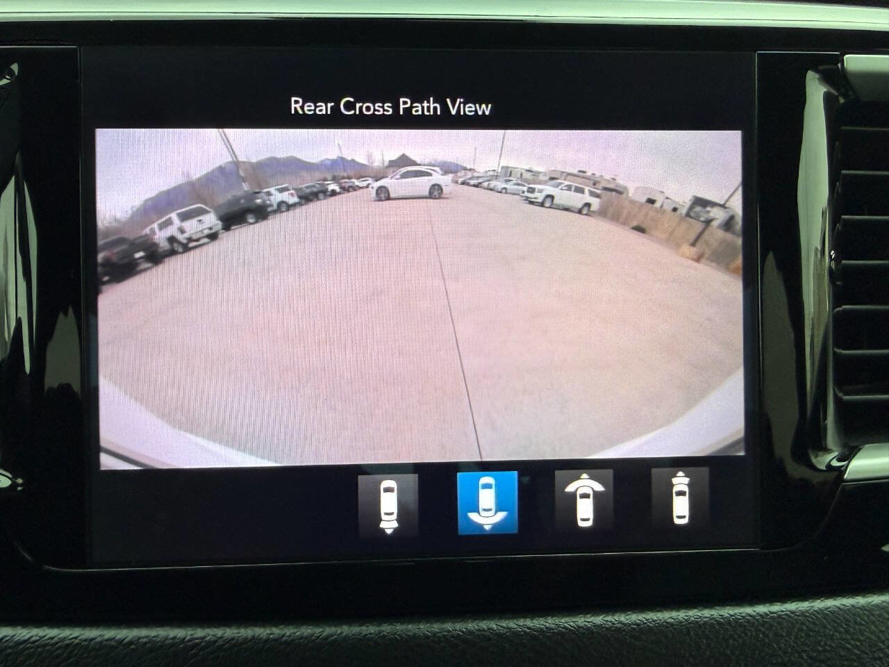 Used 2020 Chrysler Pacifica Touring-L image 43