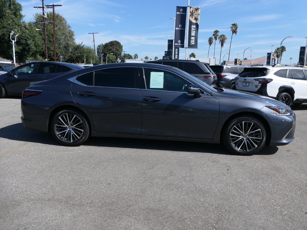 Used 2024 Lexus ES 350 w/ Premium Package FWD image 2