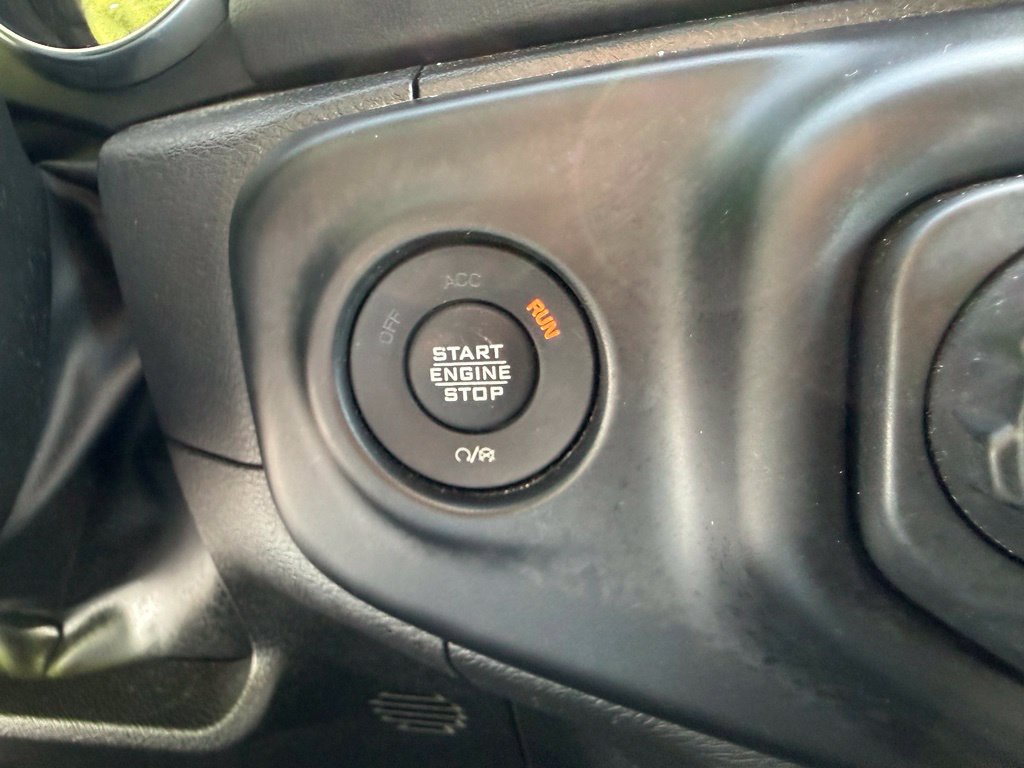 Used 2023 Jeep Wrangler Unlimited Sahara AWD/4WD image 24
