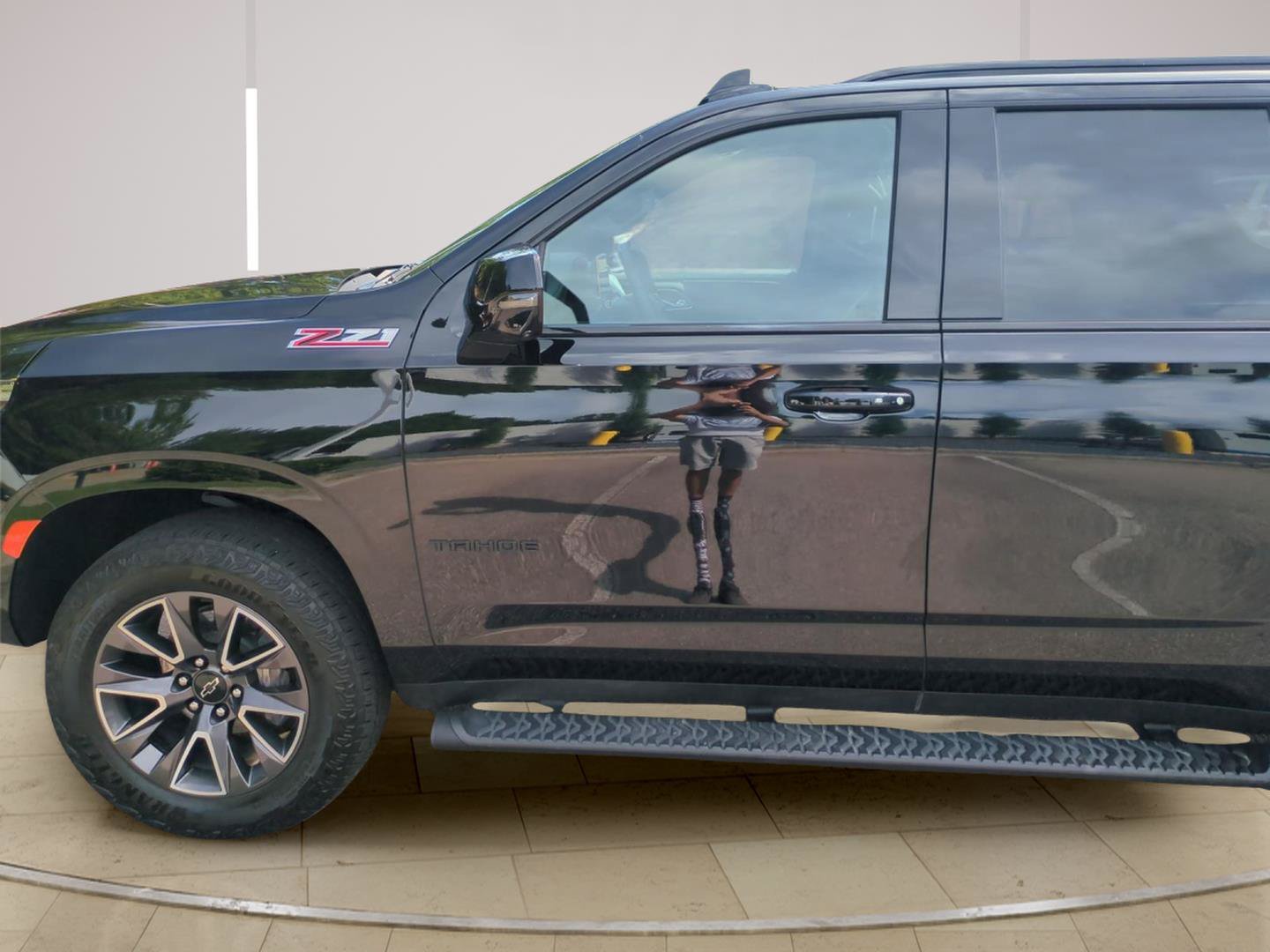 Used 2024 Chevrolet Tahoe Z71 w/ Luxury Package AWD/4WD image 20