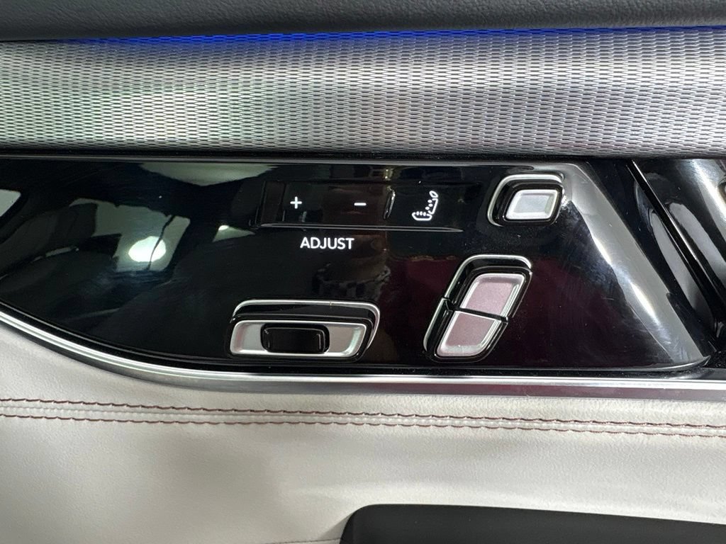 Used 2023 Jeep Grand Wagoneer L 4WD w/ Rear Seat Video Group 1 image 36